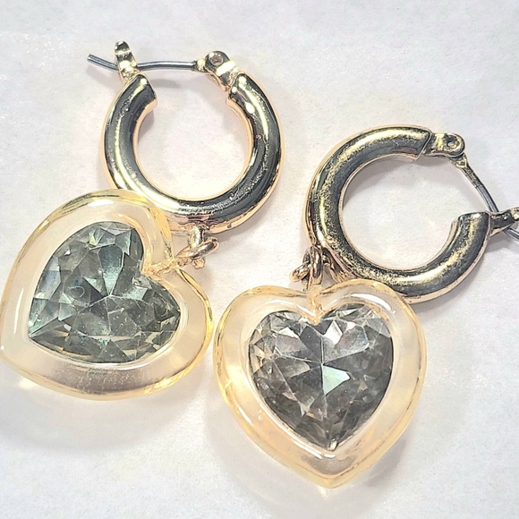 Betsey Johnson Gold Plated Acrylic Heart Huggie Hoop Earrings. - Picture 2 of 6